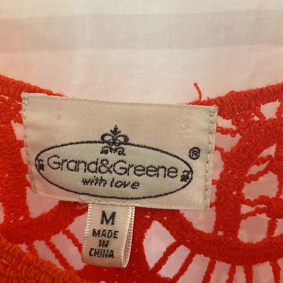 Beautiful red crocheted top with underlining top and bright fire engine red - Picture 3 of 4